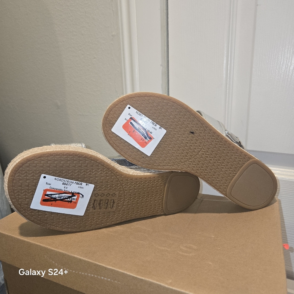 Michael Kors Sandals - Picture 9 of 9